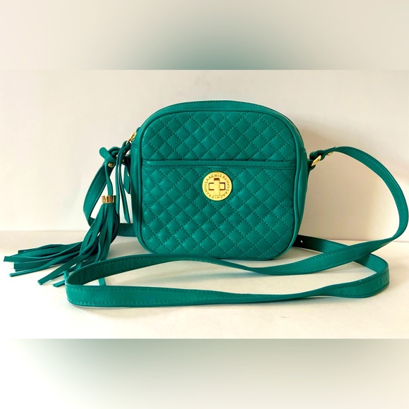 Isaac Mizrahi Handbags - Brand :Isaac Mizrahi Green Quilted Crossbody
